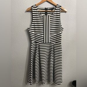 EUC Sz M Attention Blk & White Dress